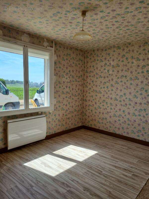 Maison salon sejour cheminee insert, 3 chambres et veranda - photo 3