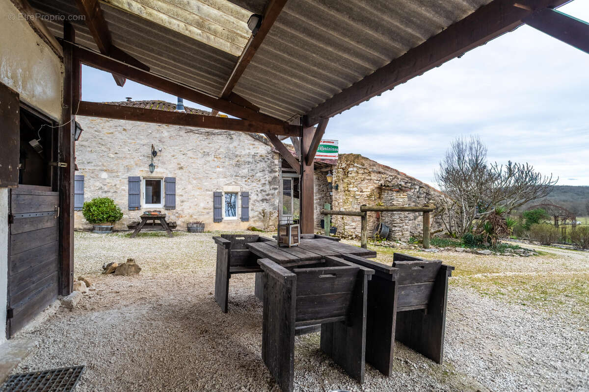 Propriété de campagne avec gîte, écuries et dépendances - photo 14