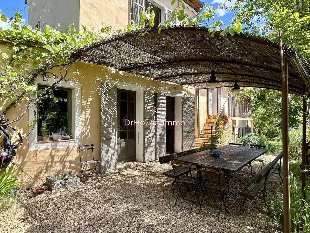 Maison 180 m² à Villecroze  - photo 3