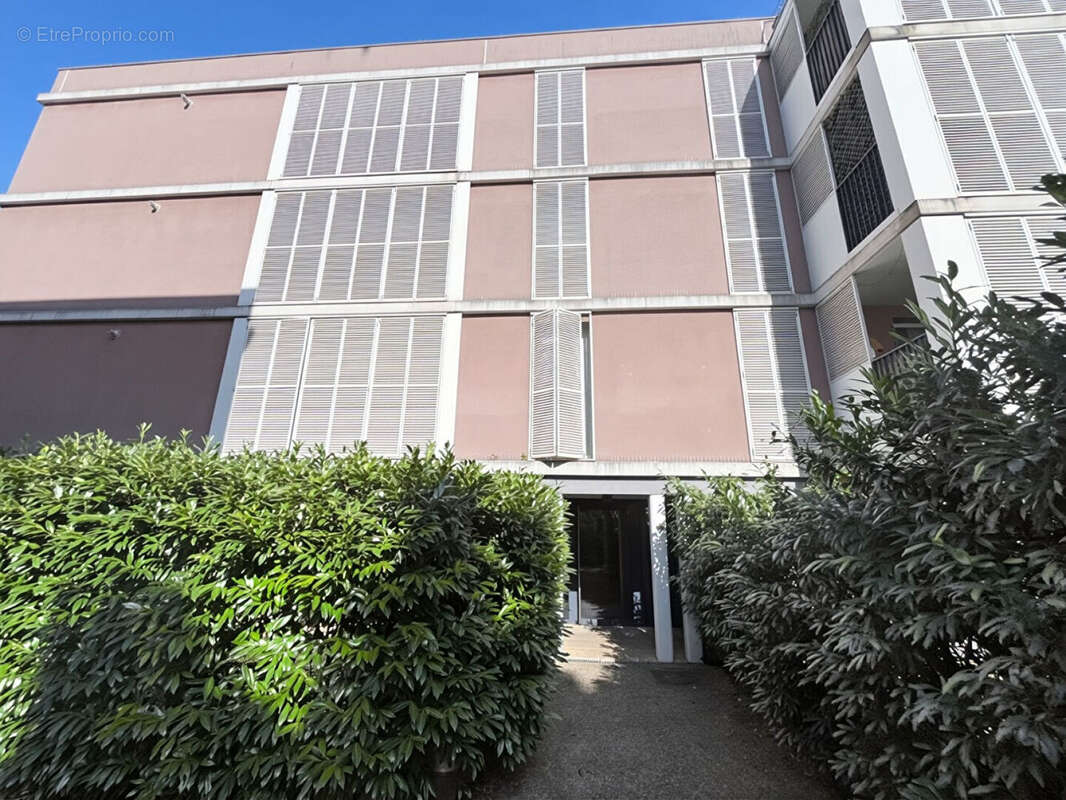 Appartement à MEYZIEU