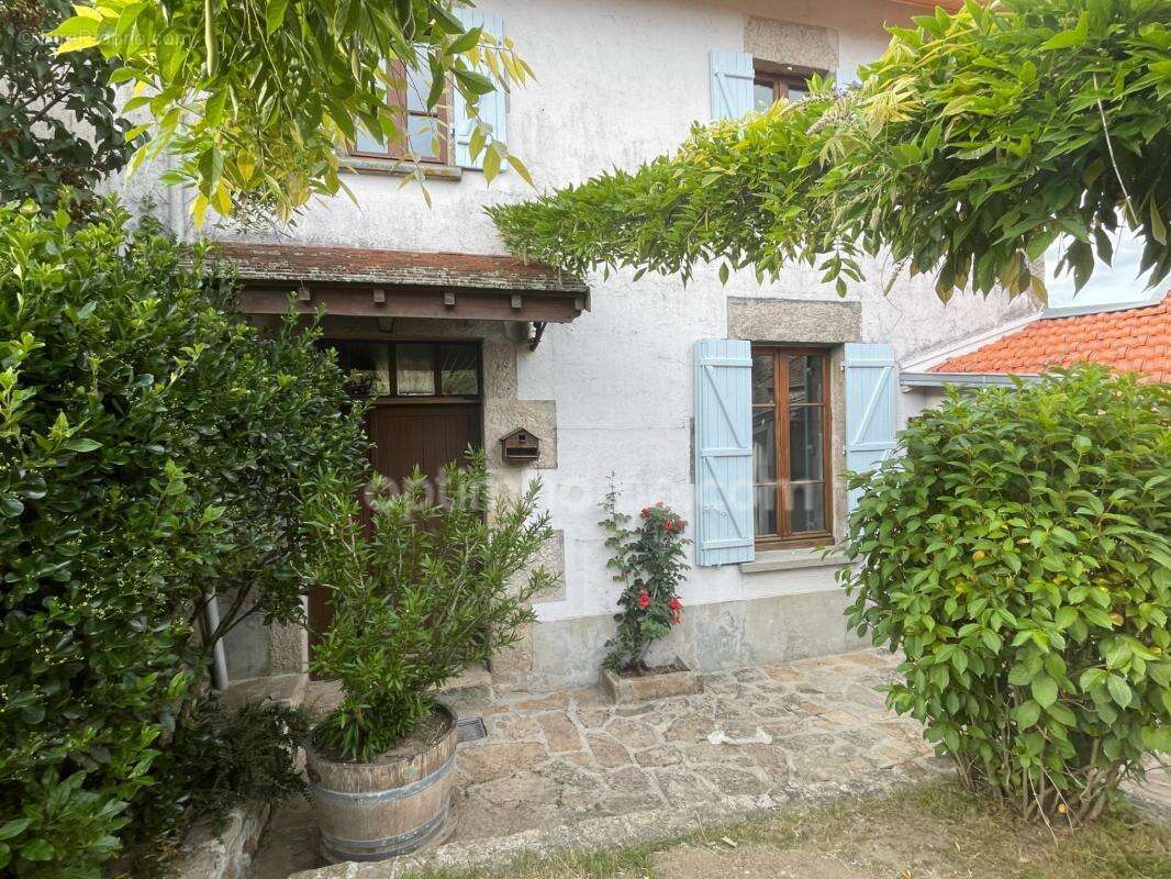 Maison de charme -jardin-2 garages-dépendances - photo 3