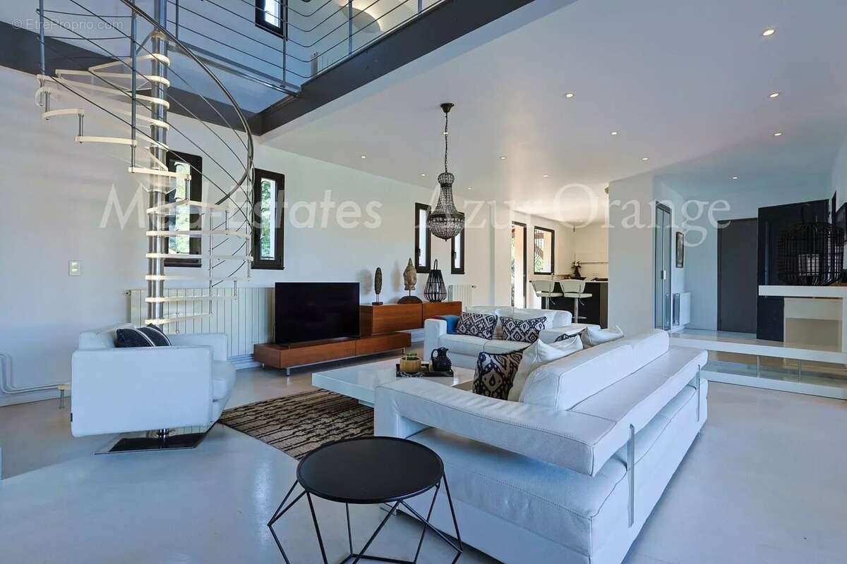 Maison à PLAN-DE-LA-TOUR