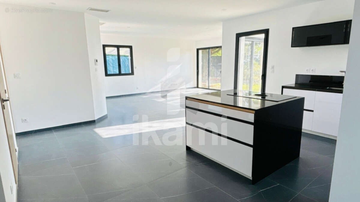 Maison à CHANOS-CURSON