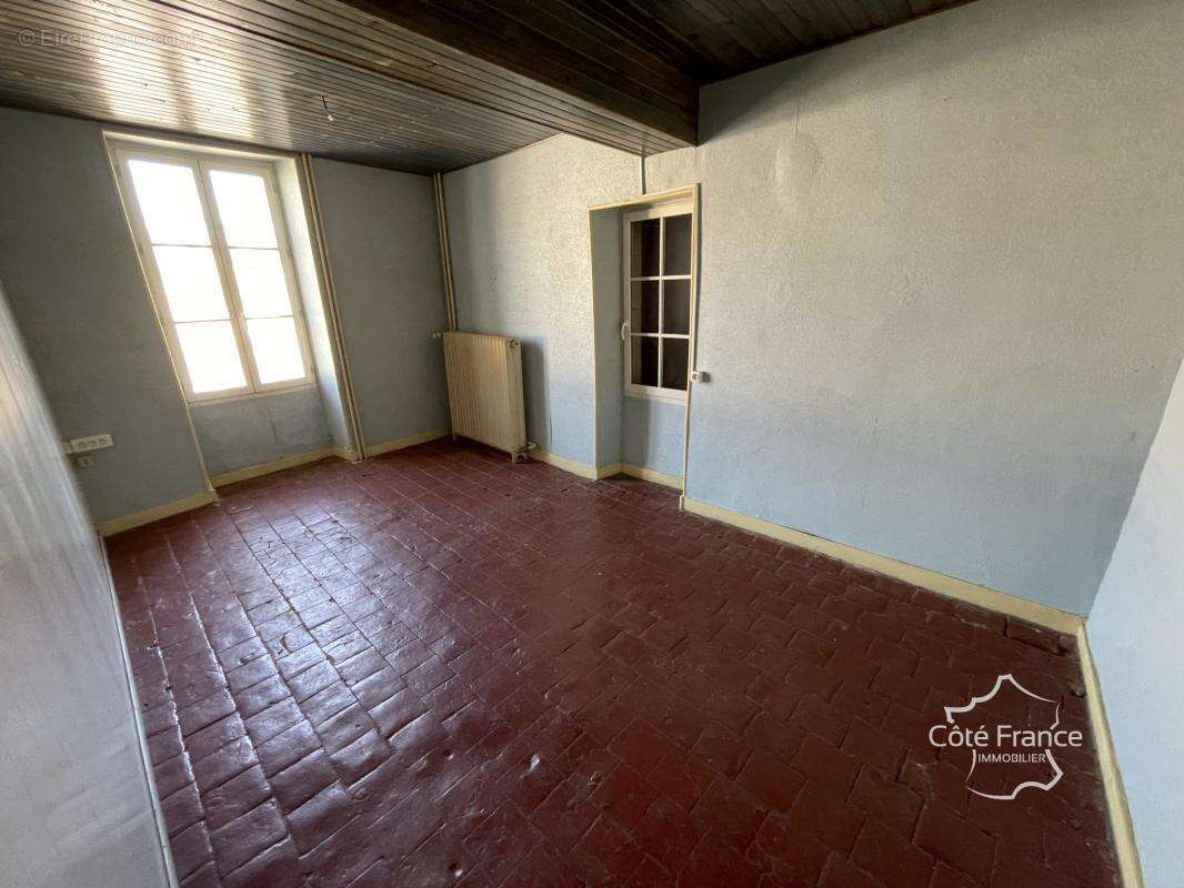 Maison à COULANGES-SUR-YONNE