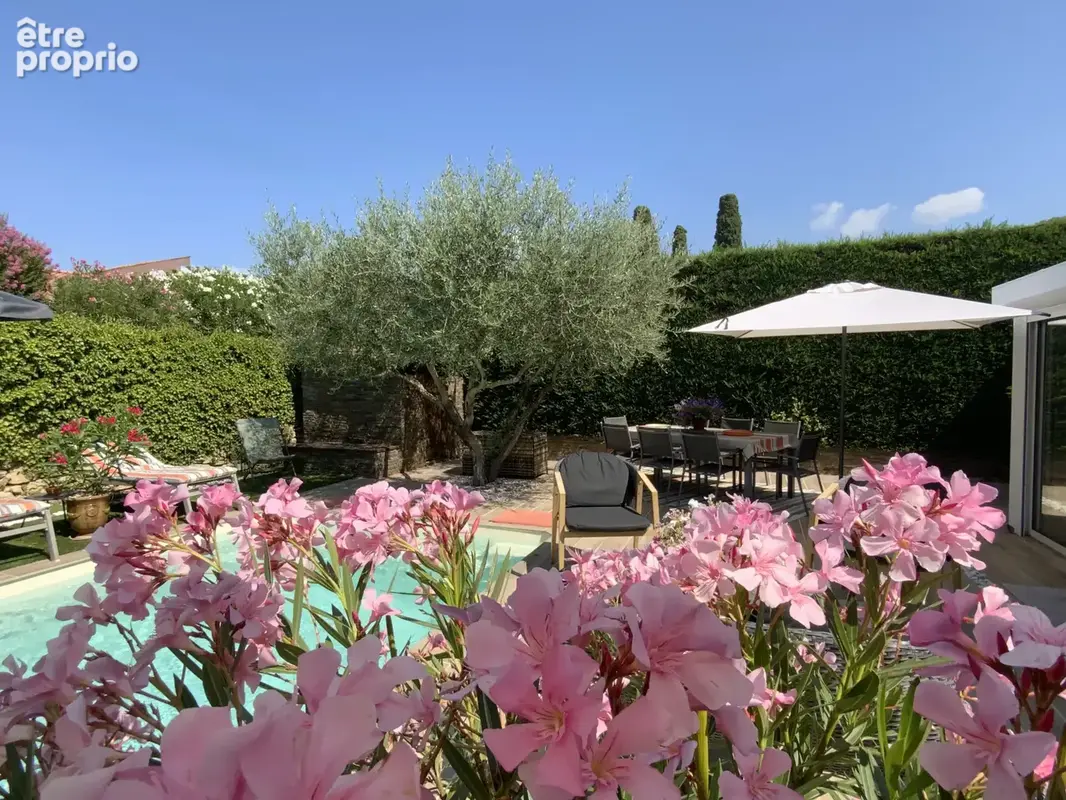 A 600 m de la place aux herbes, villa avec piscine. - photo 9