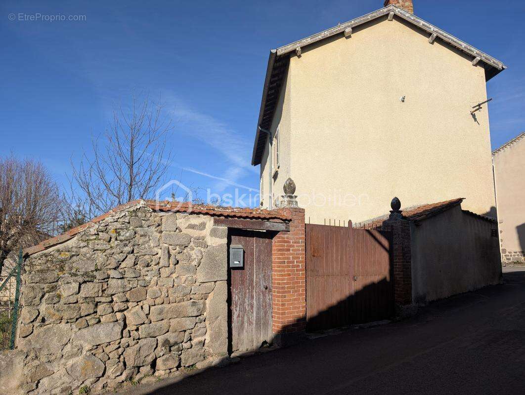 Maison de caractère à fort potentiel - 121 m², 5 pièces, jardin a exposé Sud et cour privative - photo 4