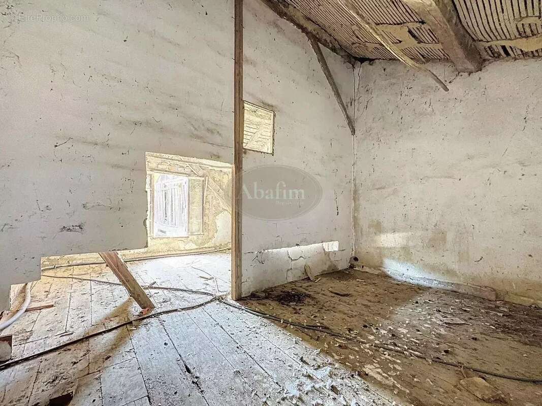 Maison à MONLEON-MAGNOAC