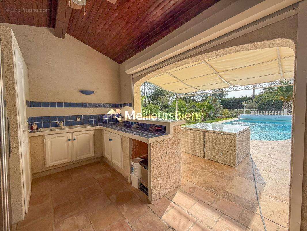 Maison à ROQUEBRUNE-SUR-ARGENS