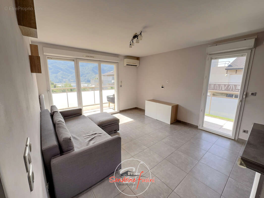 Appartement à CARROS