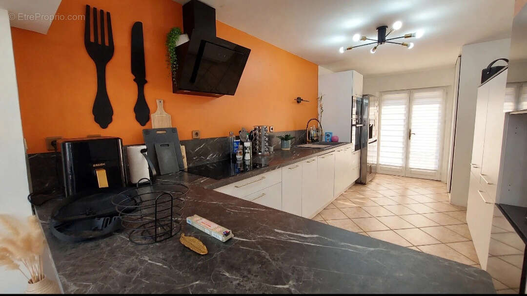 Maison 135 m² à Pont-Sur-Yonne  - photo 2
