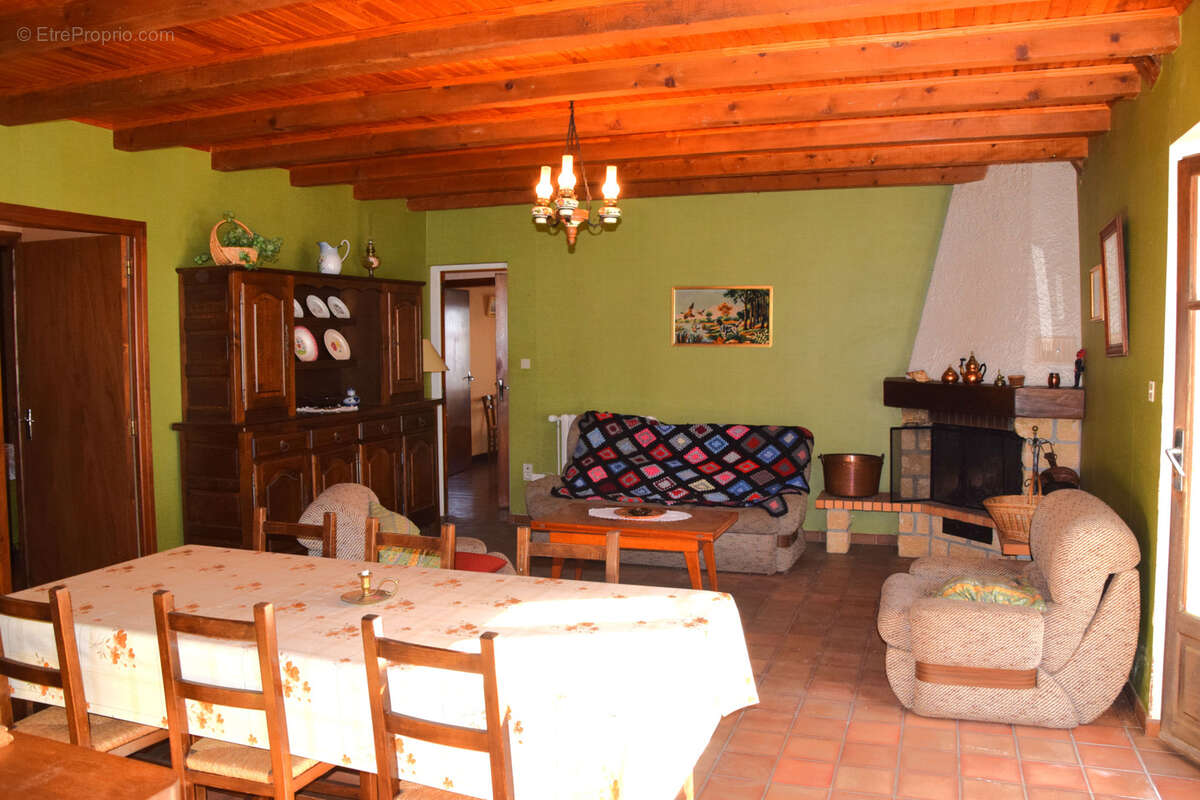 Maison à COUCOURON