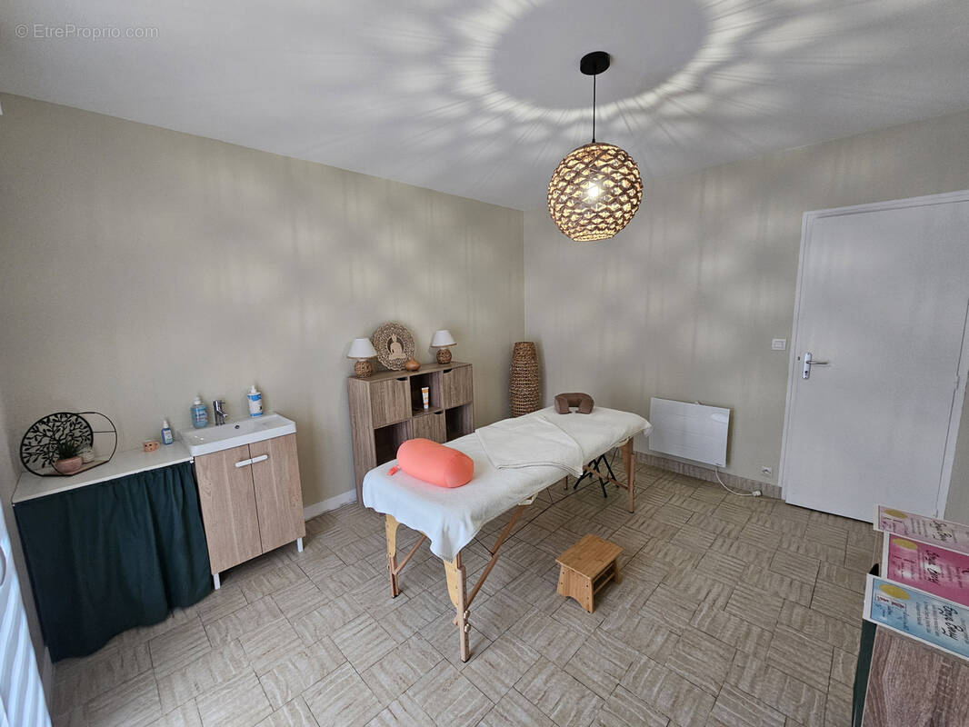 Commerce à AUNAY-SOUS-AUNEAU