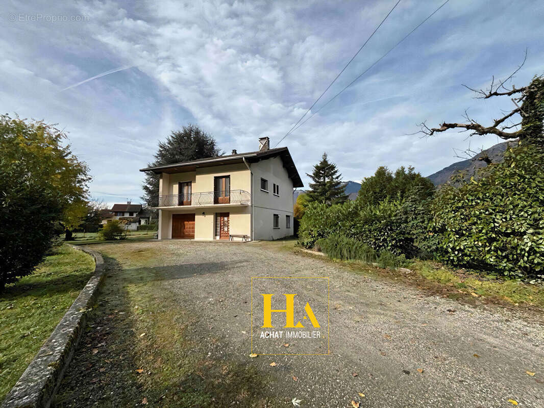 Maison à GRIGNON