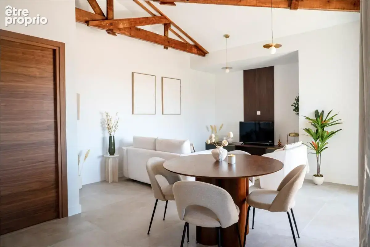 Appartement 75 m² au dernier étage TRIANGLE D'OR - photo 2