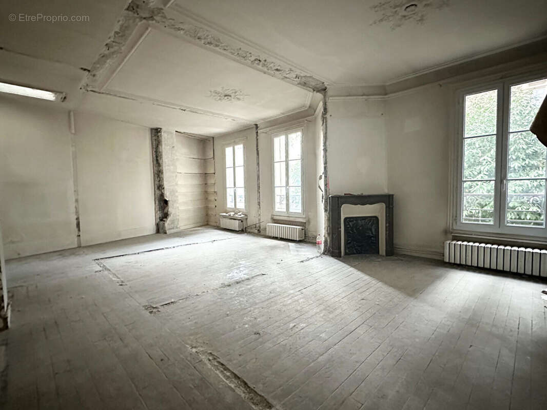 Appartement à PARIS-19E