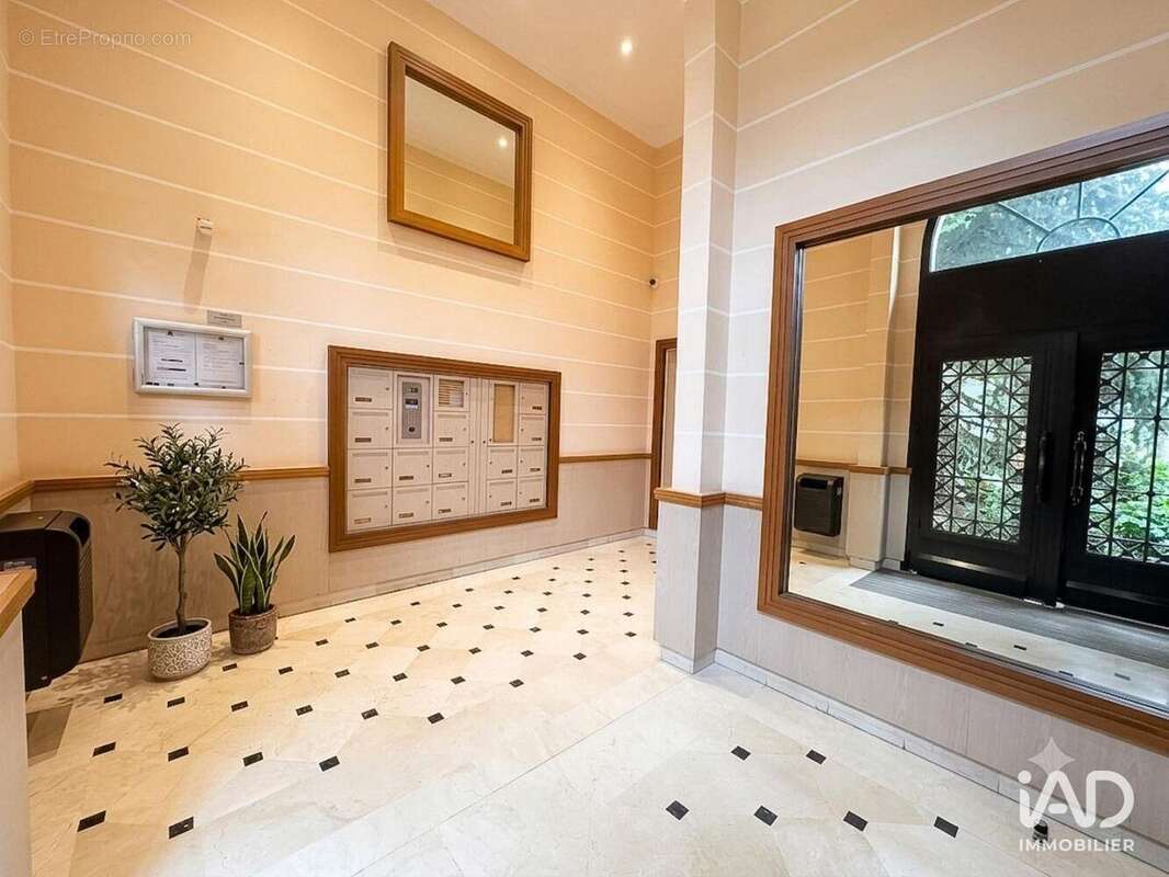 Appartement 64 m² à Le Plessis-Robinson  - photo 2