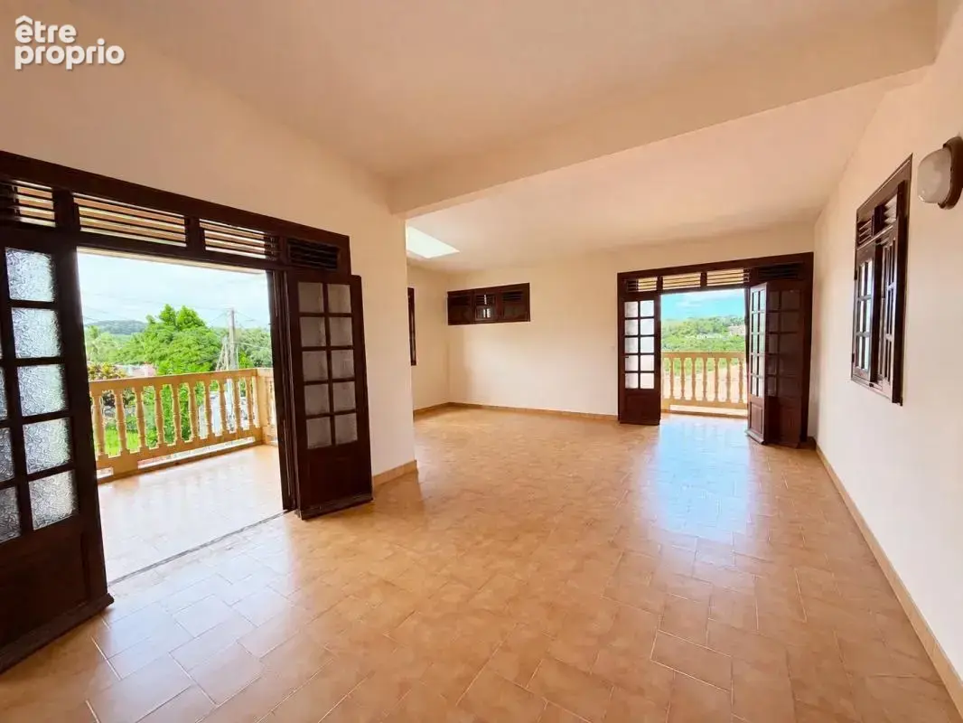 Ensemble immobilier de 223m2 composé de 1 F4 + 2 F2 sur 1 200 m² de terrain - photo 2