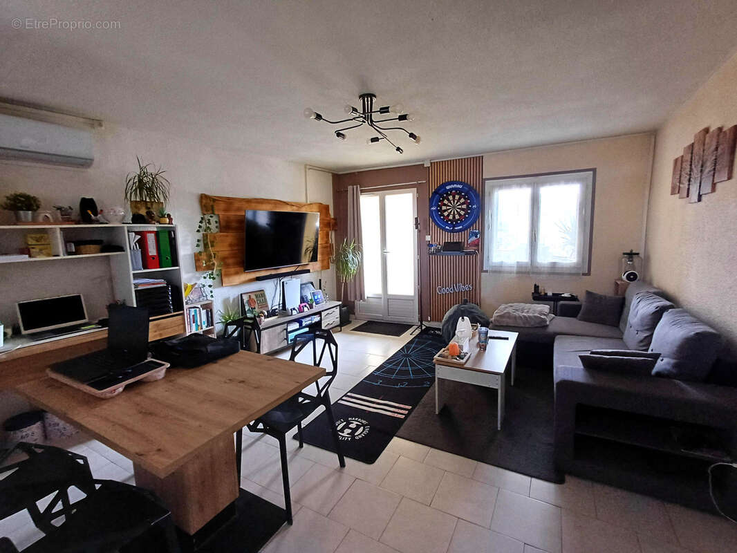 Appartement T4, vue, terrasse et parking (Chataignier), résidence fermée avec piscine et terrain de pétanque - photo 5