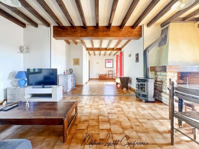 Maison à SAINT-MARTIAL-DE-VALETTE