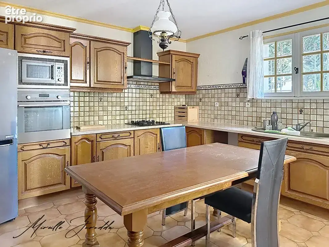 Maison A vendre BEAUCAIRE maison en pierre 5 pièces  127m² avec garage, terrasse et terrain attenant - photo 4