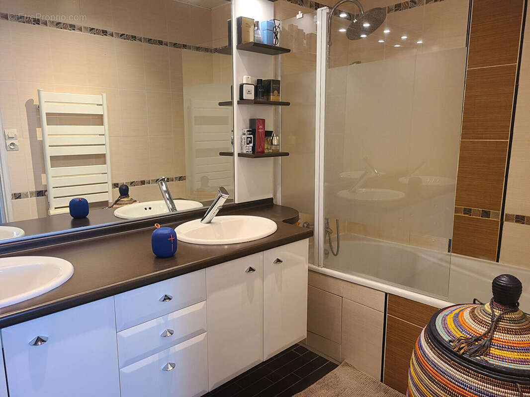 Appartement à FONTENAY-LE-FLEURY