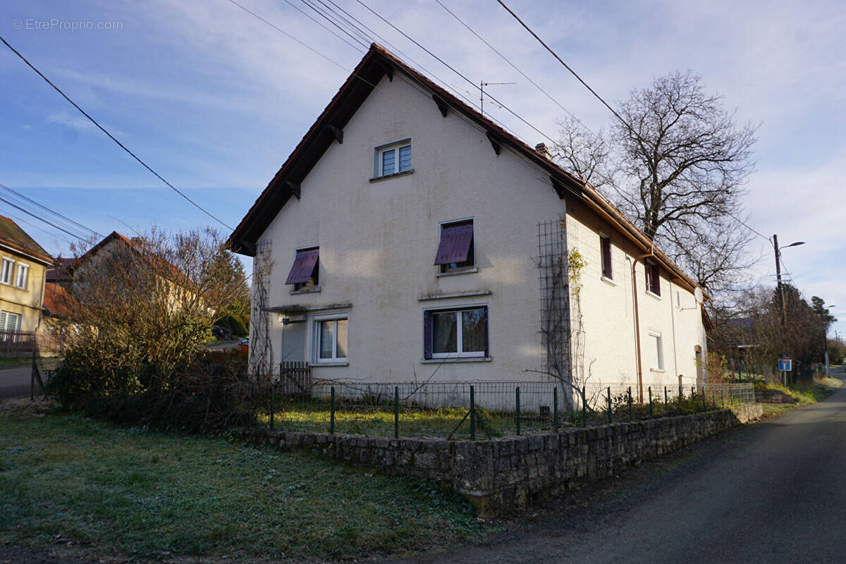 Maison à MONTECHEROUX