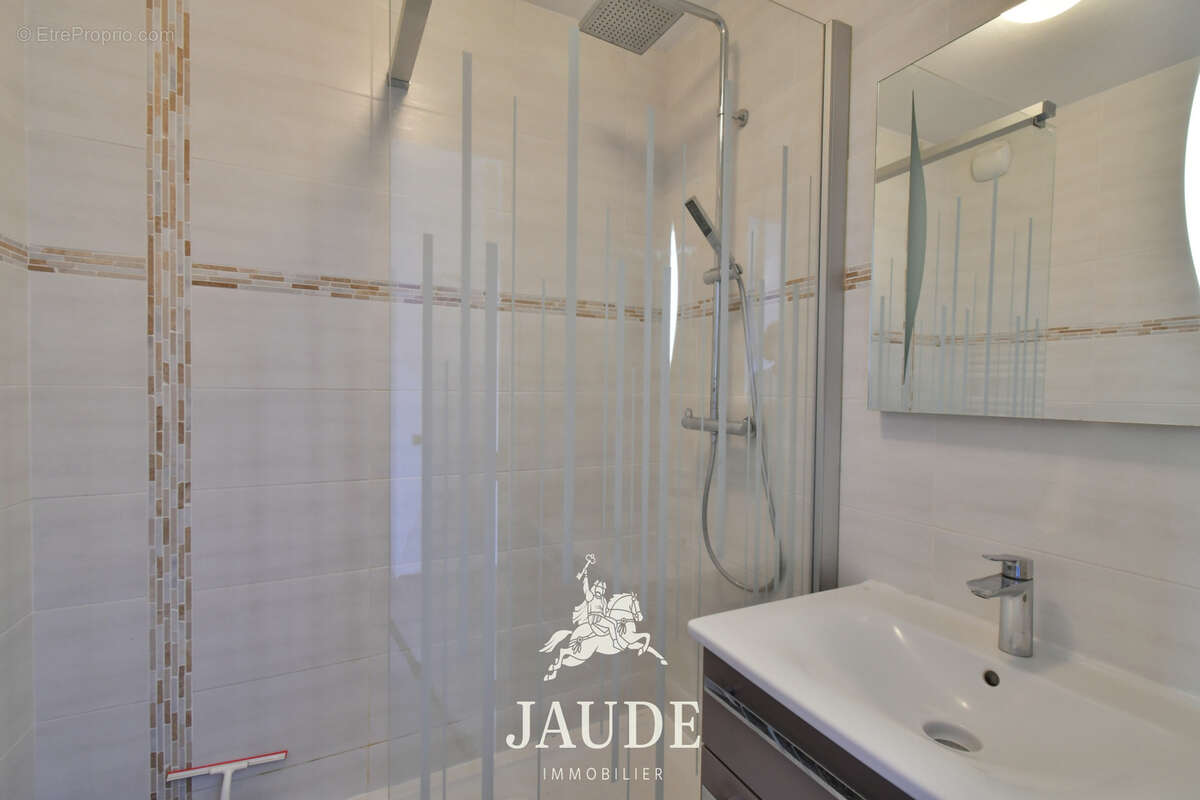 Appartement T2 de 45 m2 avec grand balcon, cave et garage   Résidence Le Sévigné, Chamalières - photo 10