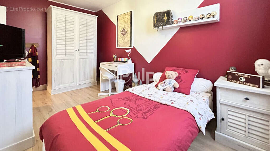 Maison familiale à vendre à avion - 4 chambres, jardin - garage 2 véhicules +moto - sans travaux - photo 8