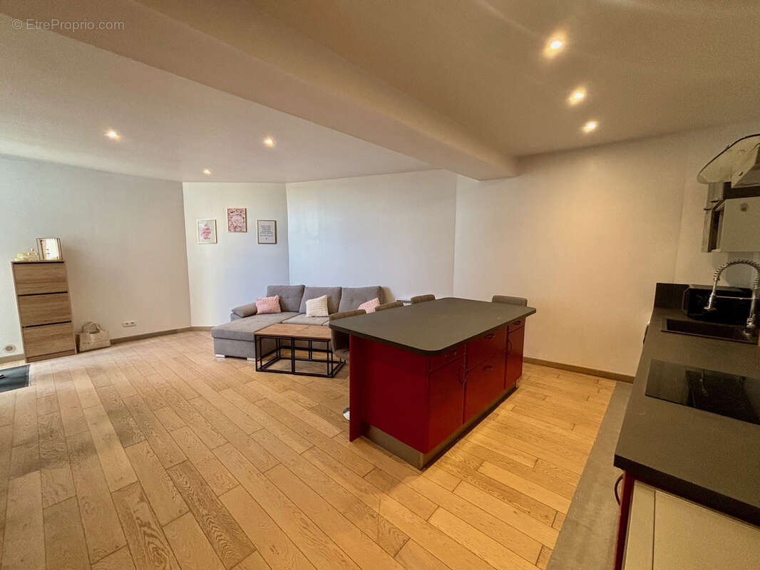 Appartement entièrement renové - photo 4