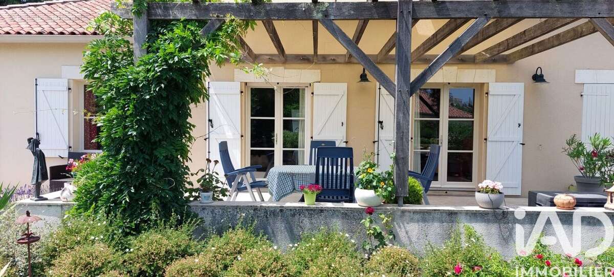 Maison 167 m² à Rouzede  - photo 3