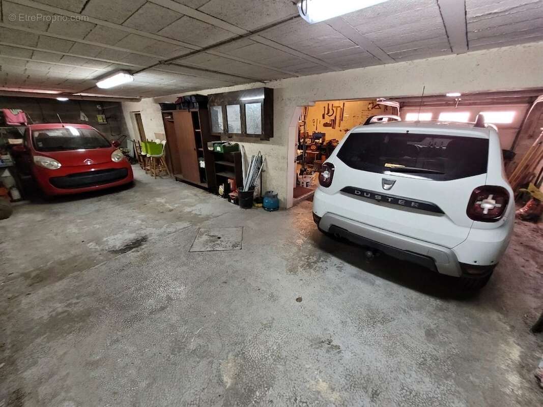 GARAGE EN SOUS SOL
