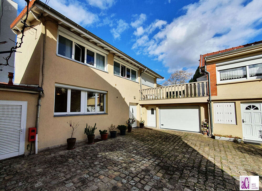 Maison à L'HAY-LES-ROSES