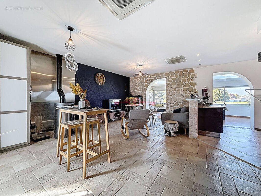 Maison à LIVRY-LOUVERCY