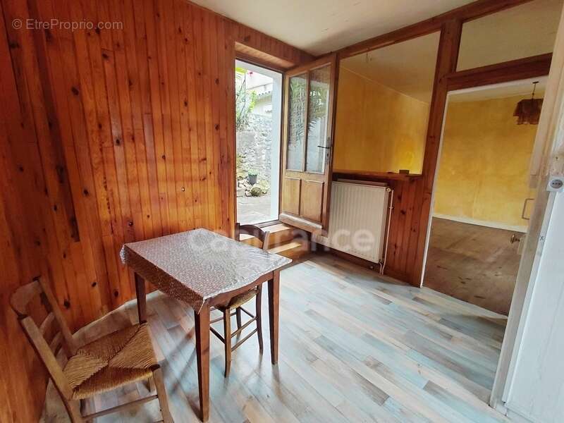 Maison à LIGUGE