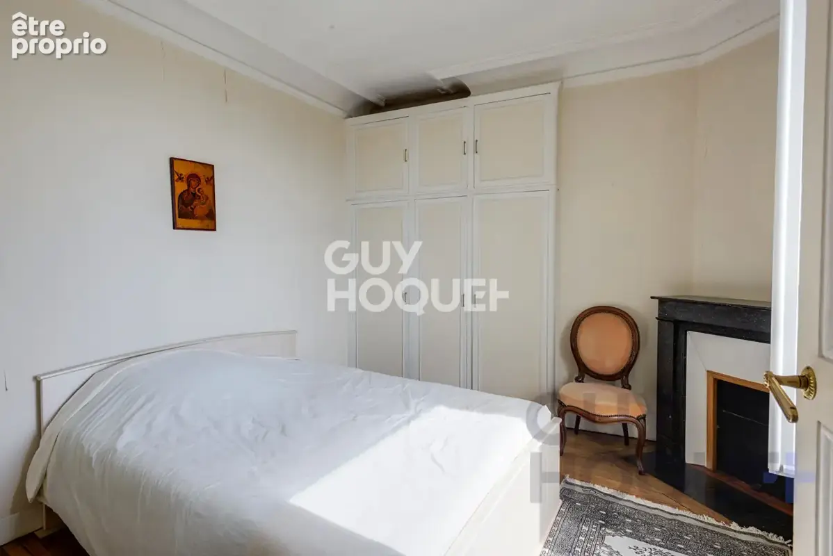 RARE - Appartement 4 Pièces de 70 m2 Aux Abbesses - Vue sur Paris - photo 4