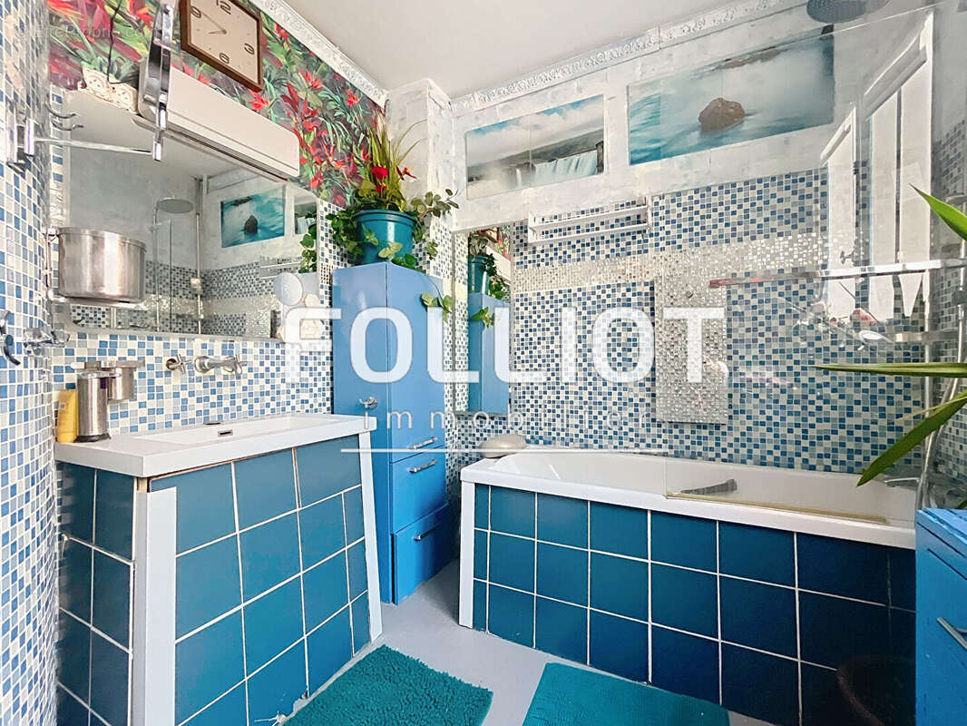 Appartement à PARIS-1E