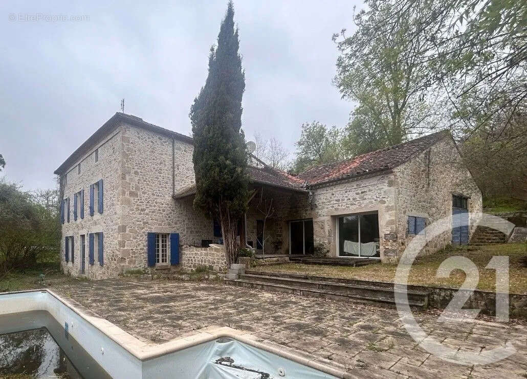 Maison à SAINT-HILAIRE-DE-LUSIGNAN