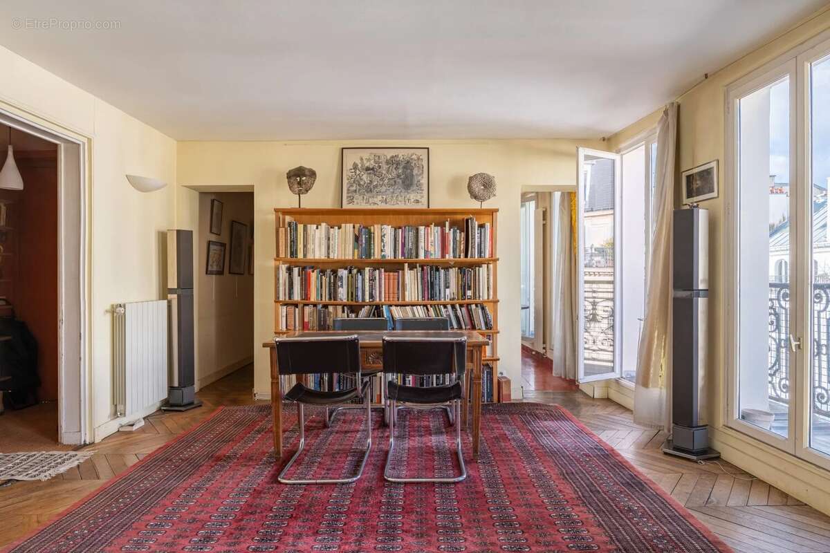 Appartement à PARIS-10E