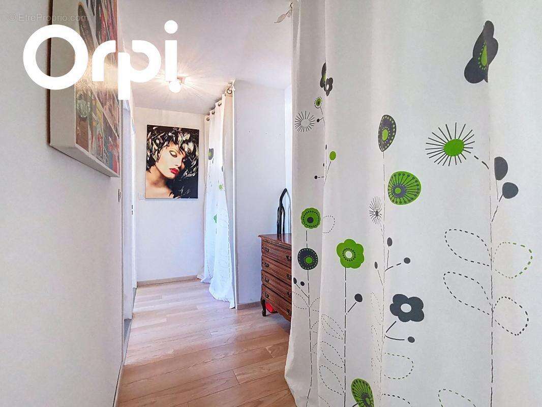 Appartement à SOLLIES-PONT