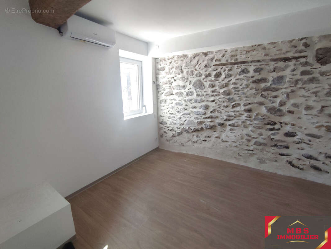 Sorède - Maison de villageT3 rénovée -Toit terrasse + murs commerciaux loués. - photo 6