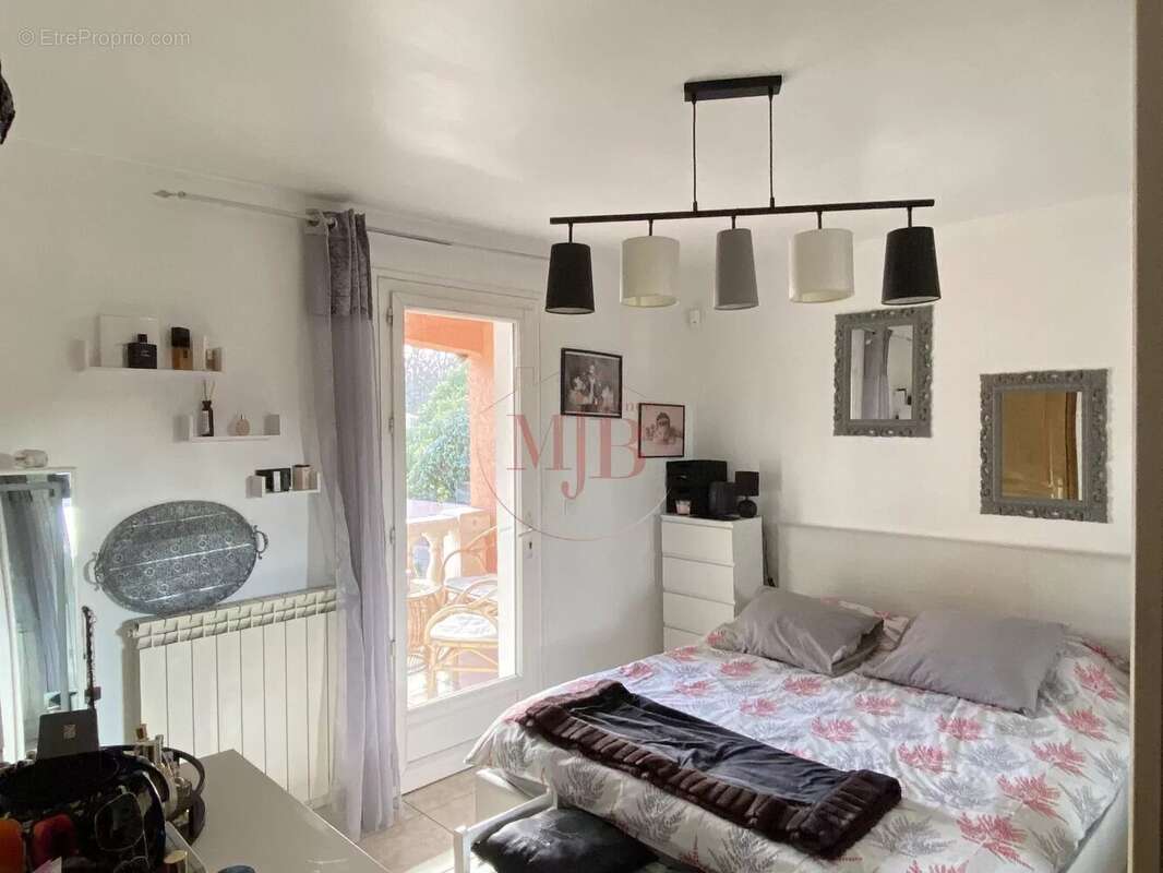 Maison à CHATEAUNEUF-LE-ROUGE