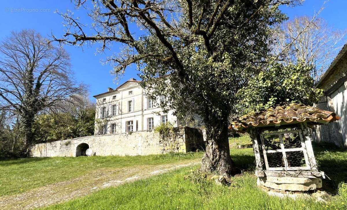 Maison à VILLEBOIS-LAVALETTE