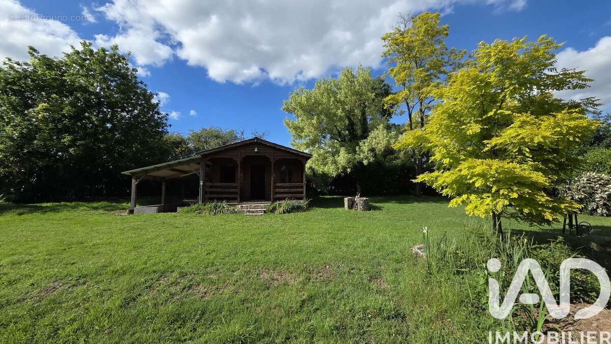 Terrain 27398 m² à La Cornuaille  - photo 5