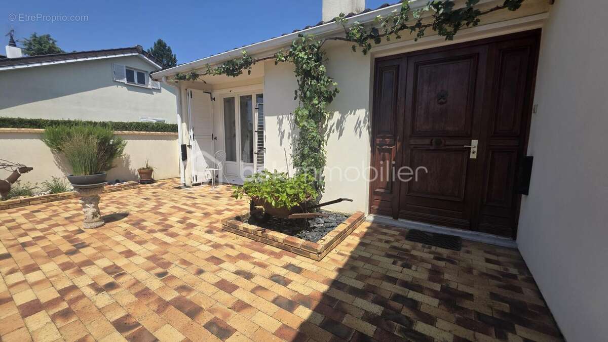 Maison plain-pied 115 m2 - 4 chambres - terrain 500 m2 - piscine - photo 2