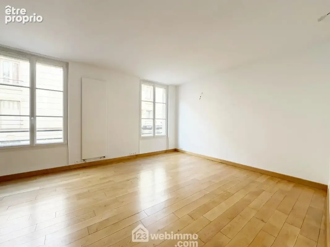 Séjour avec cuisine ouverte (30 m²) exposé sud