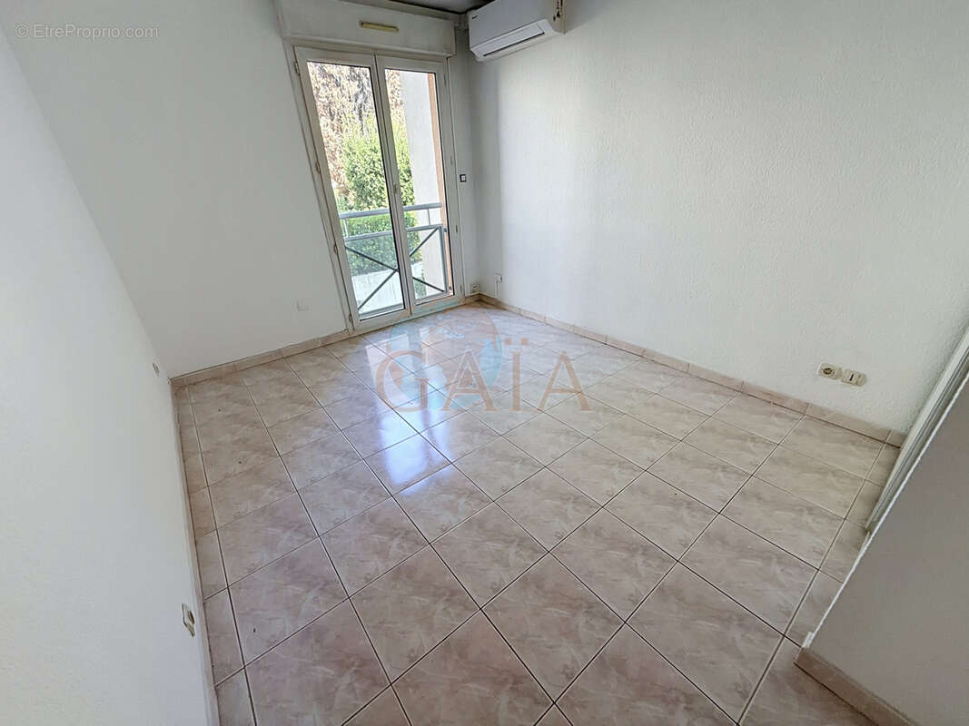 Exclusivite cannes montfleury 2p au calme terrasse parking bon etat general - photo 6
