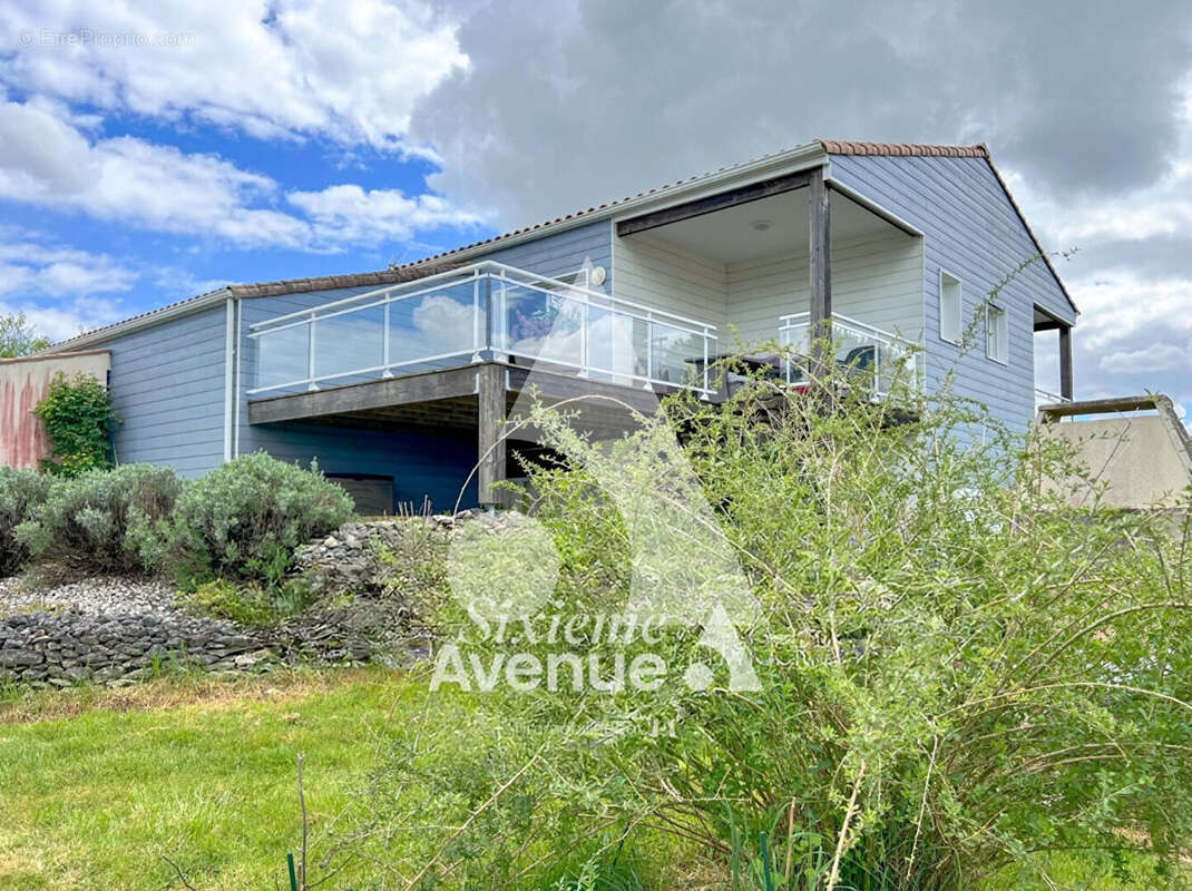 Maison à BUSSAC-SUR-CHARENTE