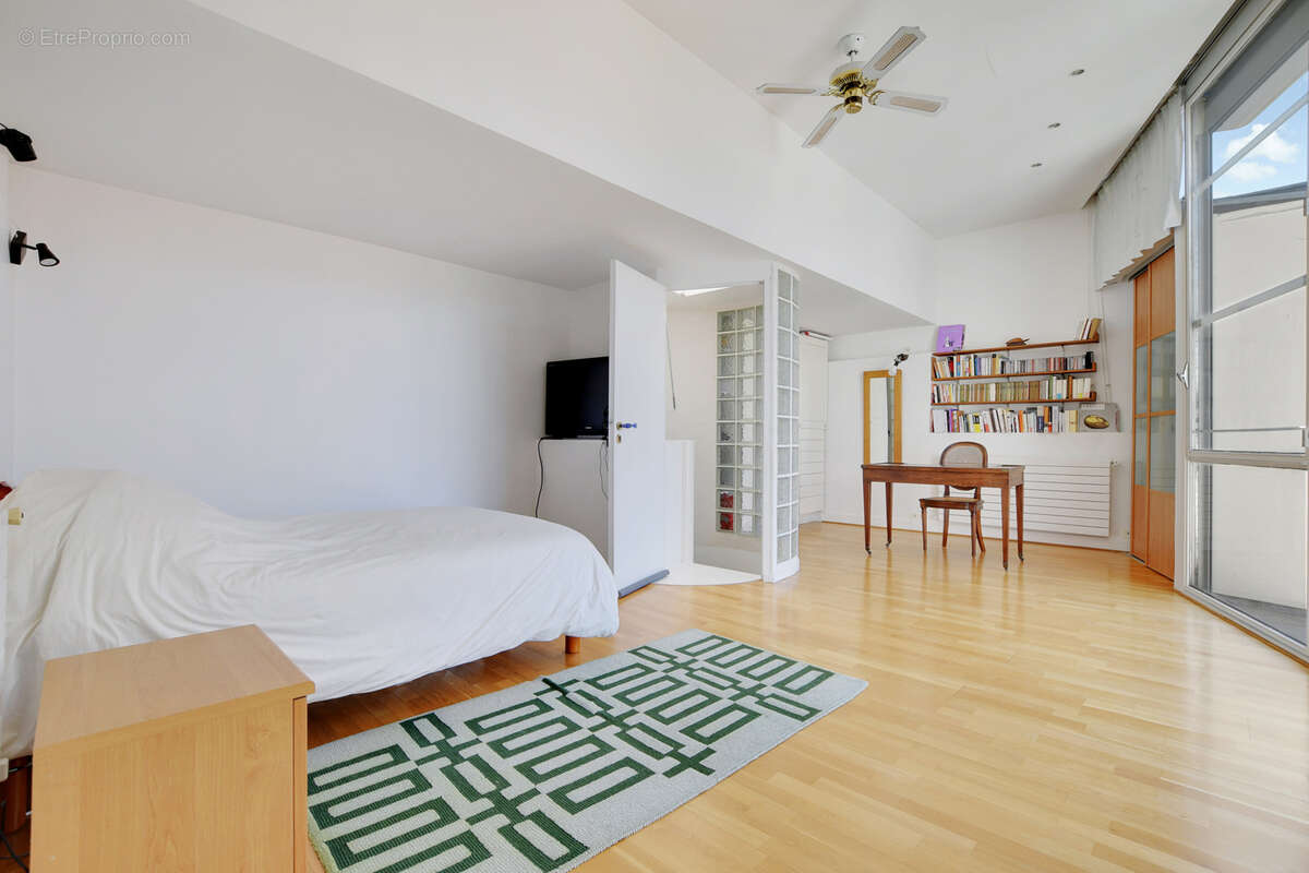 Appartement à PARIS-14E