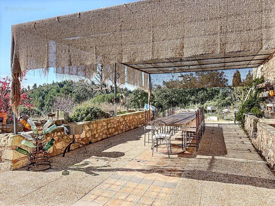 Appartement à MOURIES