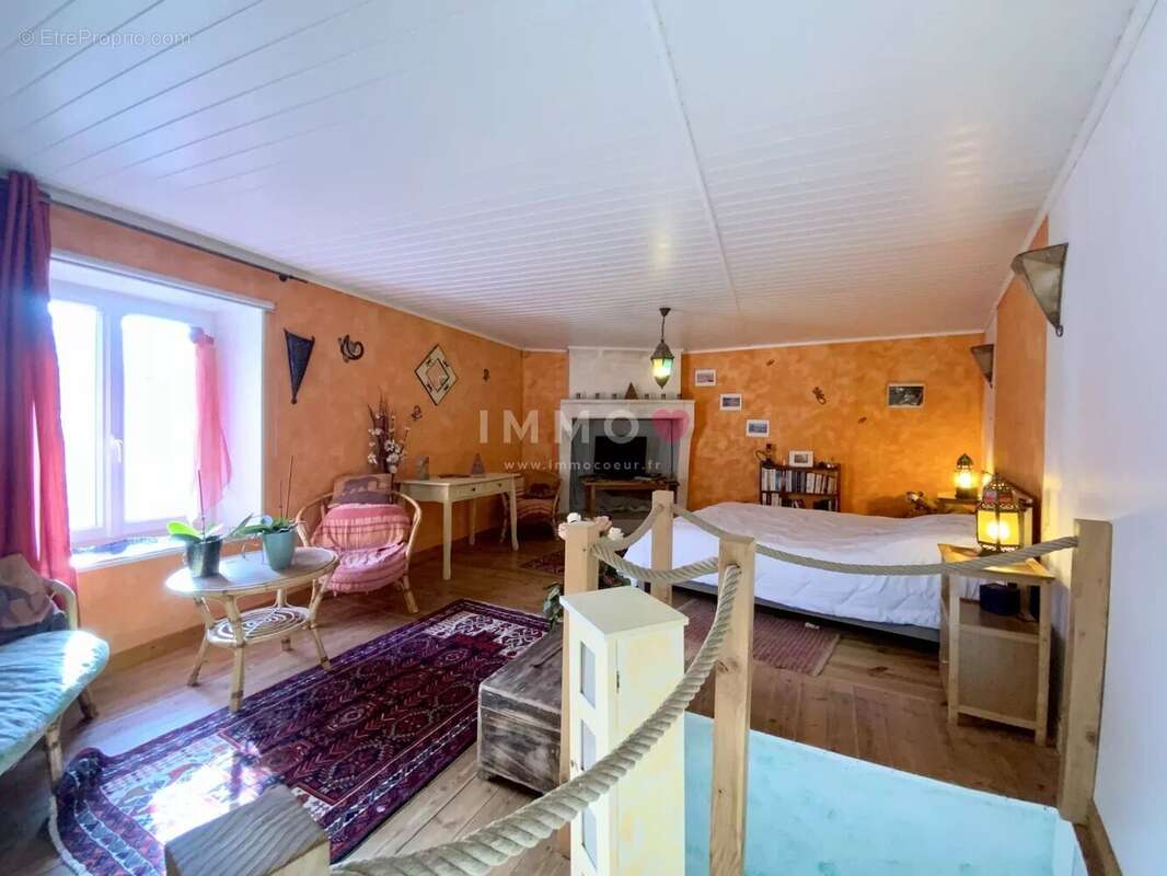 Maison à JUILLAC-LE-COQ